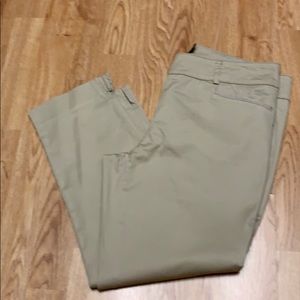New York and Co Capri pedal pusher pants size 6.